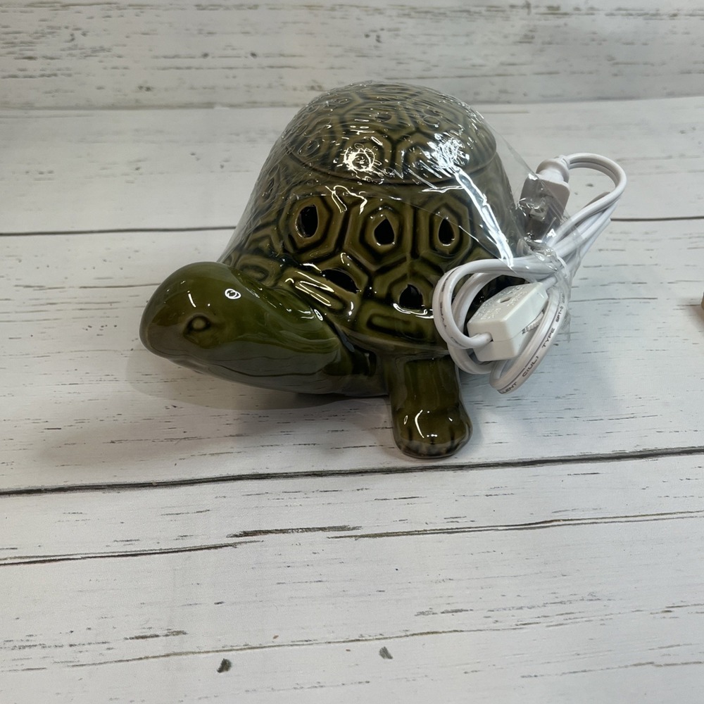 NEW Yankee Candle Turtle Electric Wax Tart Warmer LIGHT RETIRED